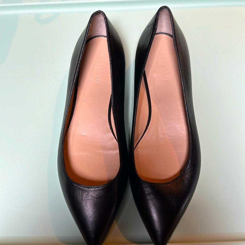 Women’s black leather M.Gemi flats, size 39 worn once!